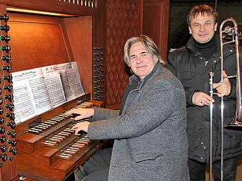 Beim Neujahrskonzert in der Stadtpfarrkirche St. Maria Magdalena spielten  Peter Rottmann (Orgel, links) und Kuno Holzheimer (Posaune, rechts)  klassische wie auch zeitgenössische Stücke und begeisterten damit ihr  Publikum. Foto: Dieter Britz