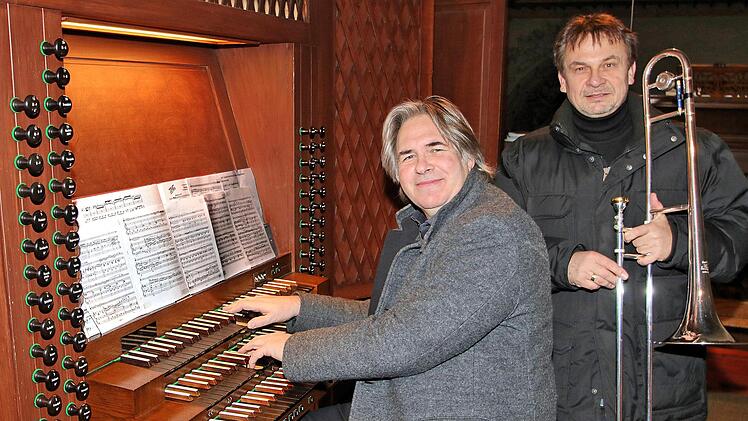 Beim Neujahrskonzert in der Stadtpfarrkirche St. Maria Magdalena spielten  Peter Rottmann (Orgel, links) und Kuno Holzheimer (Posaune, rechts)  klassische wie auch zeitgenössische Stücke und begeisterten damit ihr  Publikum. Foto: Dieter Britz