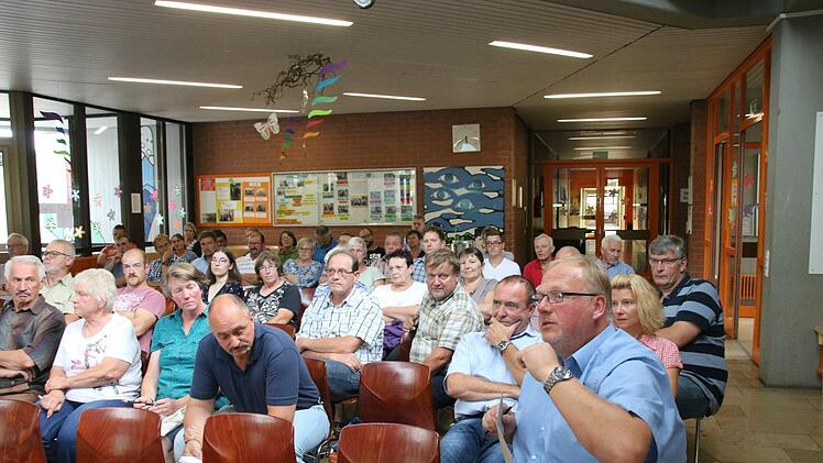 Rund 100 Besucher waren zu der Infoveranstaltung gekommen. Foto: Jürgen Gärtner