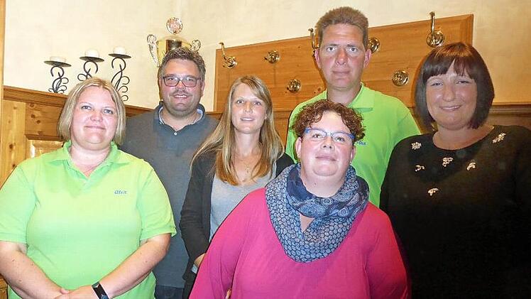 Von links: Dritte Vorsitzende Alexandra Krause, Vizebürgermeister Marco Friepes, Kindergartenleiterin Sabrina Hack, Zweite Vorsitzende Karin Schaumburg, Kassier Tino Zechel und Zweite Vorsitzende Christine Liebert-Dippold.  Foto: Heidi Amon