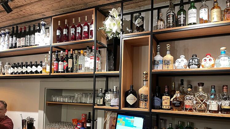 Ebern: Neue Bar "Herzog Bier & Wein" hat auf früherem Gefängnis-Gelände eröffnet