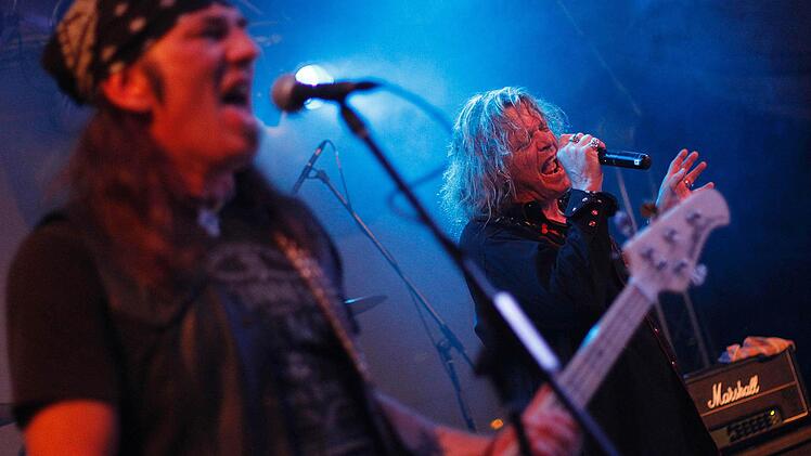 Ronnie Parkes, Bassist von Ez Livin