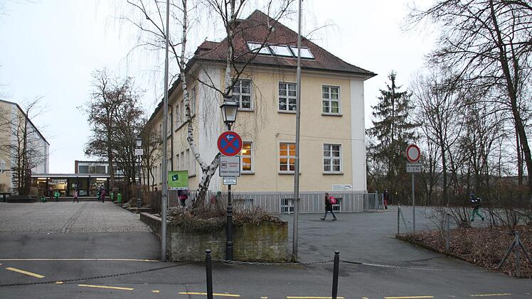 In Altenkunstadt soll Gerüchten zufolge ein Bürgerbegehren für den Neubau einer Grundschule auf den Weg gebracht werden. In der Bürgerversammlung wurde vor einem solchen Schritt gewarnt. Foto: Stephan Stöckel