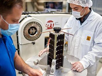 NetSat-Satellit im Zentrum für Telematik Würzburg