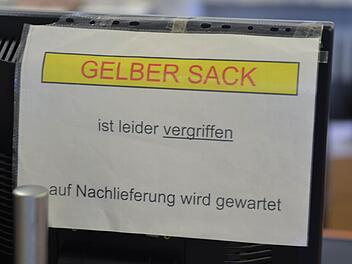 Mit diesem Hinweis werden Bürger zur Zeit gleich am Eingang zur Infothek informiert. Foto: Ronald Rinklef