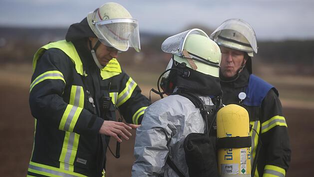 R&ouml;thlein: Feuerwehr r&uuml;ckt wegen Gefahrgutaustritt in Spedition an