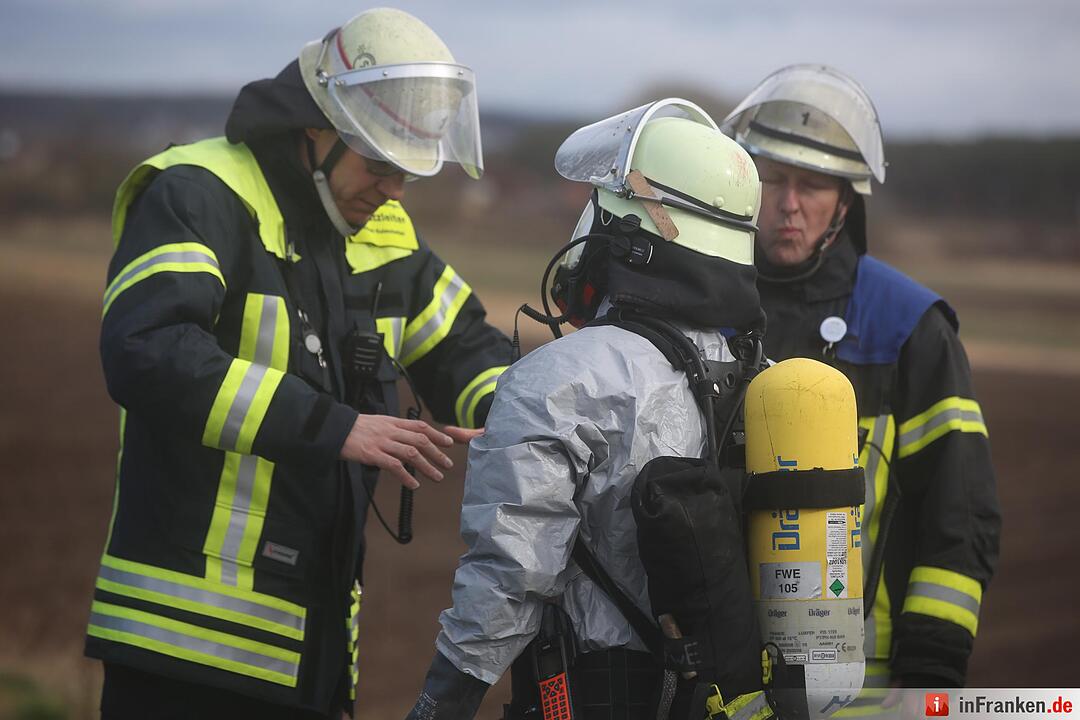 Röthlein: Feuerwehr rückt wegen Gefahrgutaustritt in Spedition an