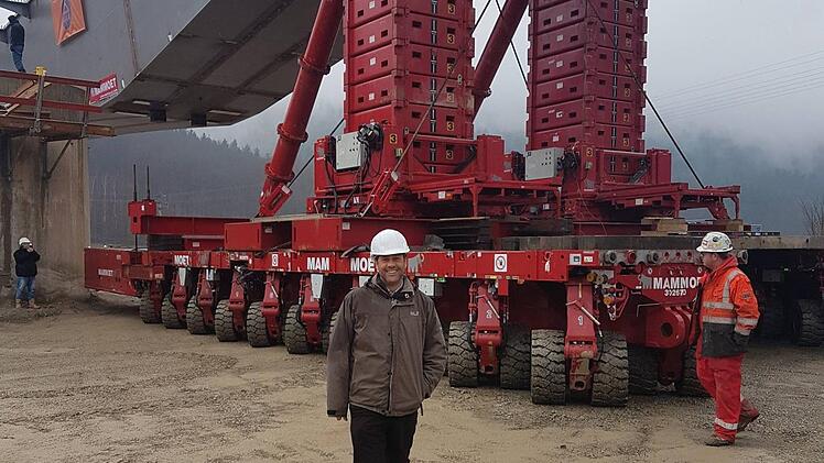 Macht sich nun bald beruflich auf den Weg nach Lichtenfels, dem er nie wirklich den Rücken gekehrt hat: Diplom-Ingenieur Gerhard Pülz, der angehende Stadtbaumeister. Das Bild zeigt den derzeitigen Kreisbaumeister des Landkreises Main-Spessart im Frühjahr an der Brückenbaustelle in Gemünden.Landkreis Main-Spessart