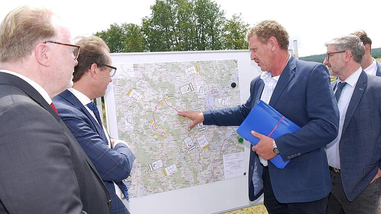 DIe Pläne für den Ausbau der Bundesstraße 303 bei Ahorn sind schon gemacht. Foto: Berthold Köhler