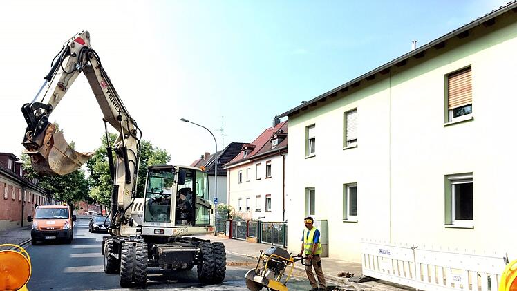 Der kleinere Wasserleitungsschaden  wurde in der Weißenburger Straße festgestellt. Fotos: Stadtwerke/Jan Giersberg