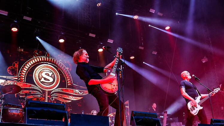 Santiano begeisterten am Dienstagabend beim HUK-Coburg-Open-Air mit ihren Rock-Songs der Freiheit über 4500 Zuhörer. Foto: Matthias Hoch