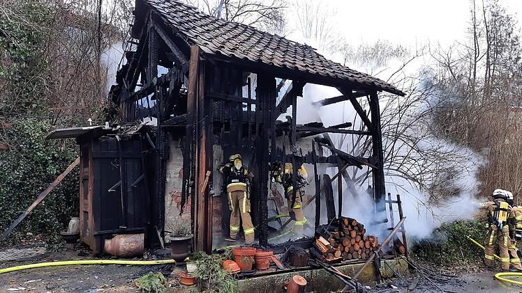 Holzscheune bei Kronach brennt ab