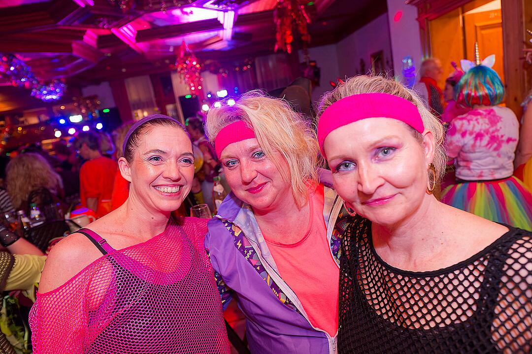 Drei Männerballetts, Musik von DJ Asti und vieles mehr gab es beim Weiberfasching!
