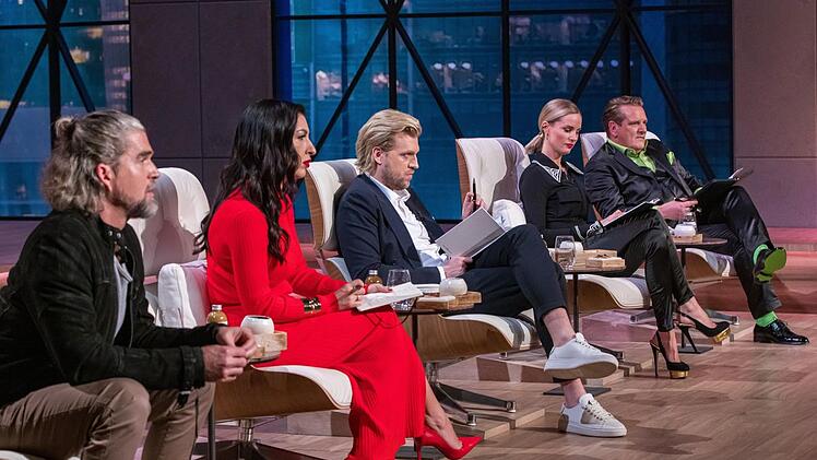 Von links: Nach der zündenden Idee suchen diesmal unter anderem wieder die Investoren Nils Glagau, Tijen Onaran, Tillman Schulz, Janna Ensthaler und Ralf Dümmel.
