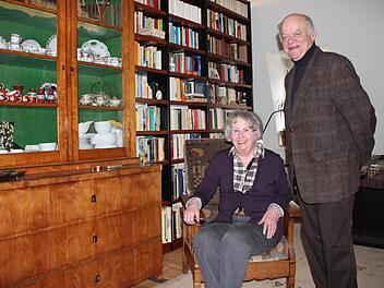 Marie-Luise und Peter Albert sind nach 40 Jahren von Hanau nach Münnerstadt gezogen. Auf der Suche nach einer besonderen Wohnung sind sie im Fränkischen Hof fündig geworden. Fotos: Martina Straub