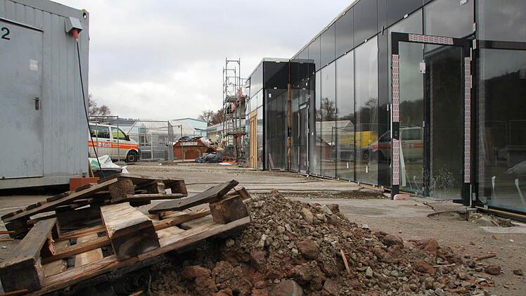 Doch dort sind Parkplätze ebenso knapp bemessen, weil gerade ein neuer Markt entsteht. Foto: Ulrike Müller