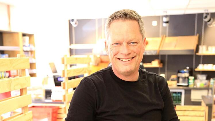 Thomas Laitsch im Dorfladen Foto: Franz Galster