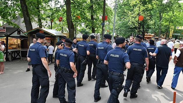 Knapp 50 Strafanzeigen nahm die Polizei am zehnten Bergtag auf. Körperverletzung, Diebstahl, Widerstand gegen Beamte - der Samstag brachte viele Probleme. Foto: Ronald Rinklef