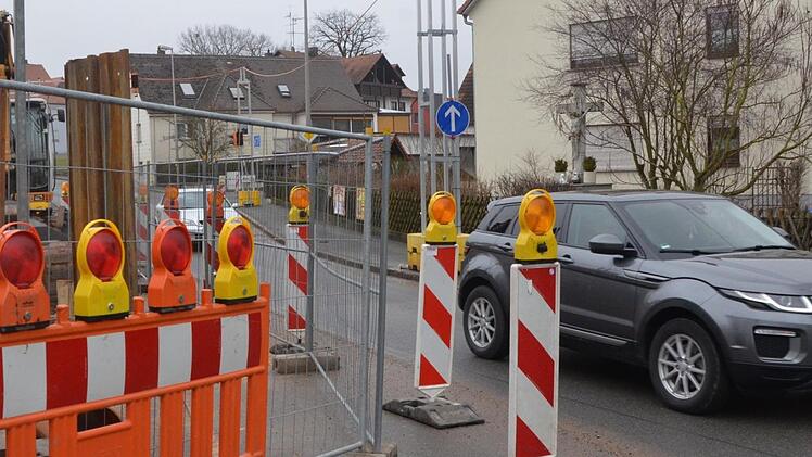 Die Baustelle in der Vacher Straße  in Niederndorf verzögert sich. Foto: Bernhard Panzer