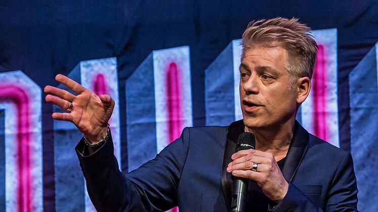 Umjubeltes Gastspiel im ausverkauften Kongresshaus: Michael Mitermeier stellte sein neues Programm in Coburg vor.Foto: Jochen Berger