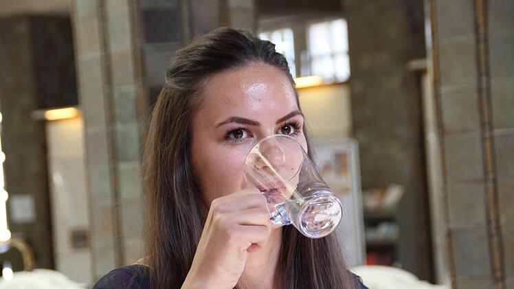 Blindverkostung mit Bad Kissinger Heilwassern. Foto: Benedikt Borst