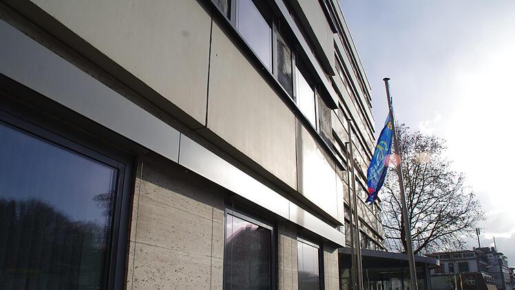 Vom heimischen Finanzamt führt der berufliche Weg von Markus Wich zum Jahreswechsel ins Kronacher Landratsamt.  Fotos: Marco Meißner