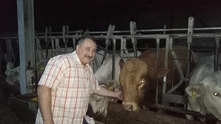 Auch in seiner Rolle als Nebenerwerbslandwirt eines Biohofes geht Norbert Grasser voll auf.  Foto: privat