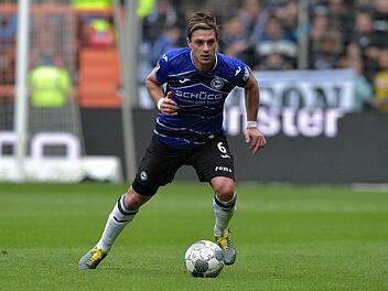 Tom Schütz wurde im oberfränkischen Bamberg geboren, ist in Unterfranken aufgewachsen und in Ostwestfalen sesshaft geworden. Hier spielte er mit der Arminia im November gegen Holstein Kiel.  Foto: imago