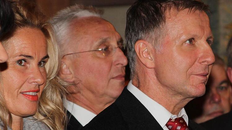 Klaus Hoffmann und seine Frau  Andrea lauschen der Laudatio. Foto: Gerd Ludwig