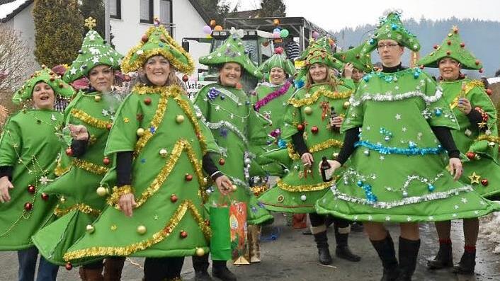 Ja ist denn schon wieder Weihnachten?! Die schillernden Christbäume waren auf jeden Fall festlich gut drauf.  Fotos: Karl-Heinz Hofmann