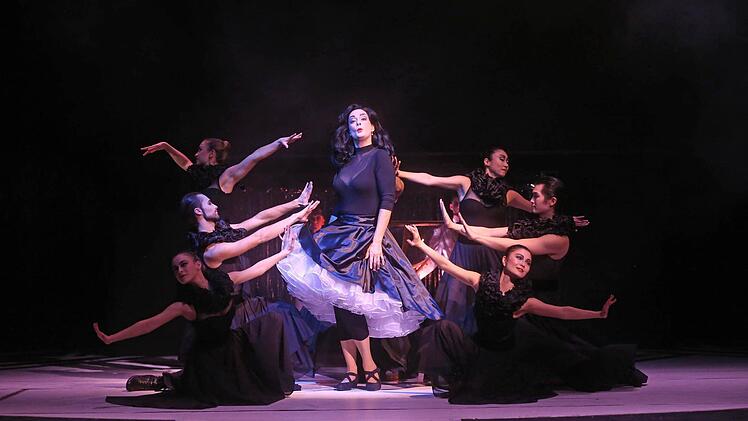 Szene aus "Ball im Savoy" am Landestheater CoburgFoto: Henning Rosenbusch