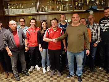 Der neue Vorstand des TSV Thundorf (von links): Lukas G&ouml;bel, Gerhard Steinbeck,Fabian Seufert, Michael Weigand, Katharina Braun, Maximilian Kerber, Franz Saal, Dieter B&uuml;chner, Peter G&ouml;bel, Josef Weigand und Volker Barth.   Foto: Philipp Bauernschubert