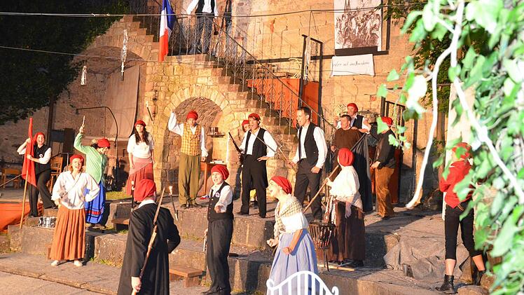 Szenen aus 25 Jahren sind in einem Buch der Theatergruppe "Spectaculum" zu sehen. Foto: Archiv/Doris Bauer