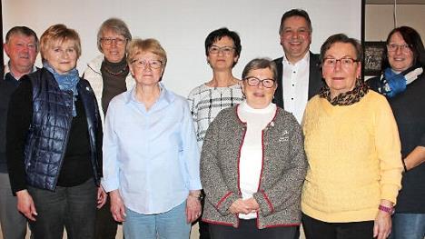 Langjährige Mitglieder ehrten die Gartenfreunde Mainleus. Von links: Kurt Orendt, Sieglinde Escher, Ingrid Bär, Marianne Thomas, Renate Partenfelder, Susanne Daum, Vorsitzender Gerhard Albert und Helga Lindner.