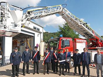 Die Stadtsteinacher Feuerwehr freut sich über die neue Drehleiter, die am Samstag offiziell übergeben wurde. Das gute Stück hat rund 650 000 Euro gekostet.