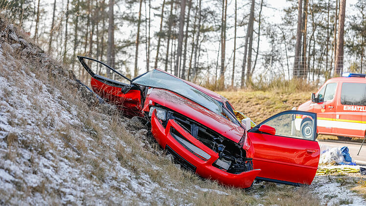 Tödlicher Verkehrsunfall auf der B2: 60-Jährige Beifahrerin verstarb noch an der Unfallstelle