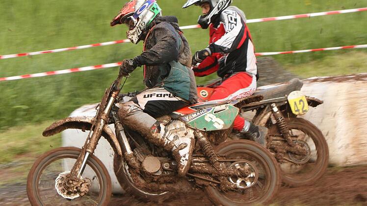 Spannende Kämpfe lieferten sich die Fahrer auf der Strecke.