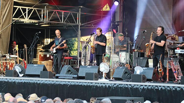 Beeindruckende Klangvielfalt im Schlosspark: Haindling spielten am Sonntag ein Open Air Konzert im Staatsbad. Sebastian Schmitt