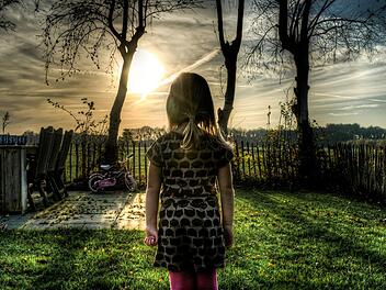 Weil ein M&auml;dchen einen Warnzettel missachtete und etwas Trockeneis in ihre Trinkflasche steckte, zog es sich laut Polizeibericht Verletzungen an den Unterarmen zu, als die Flasche zerplatzte. &nbsp;