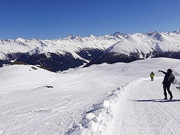 Wandern ist mit der richtigen Ausstattung auch im Winter möglich.