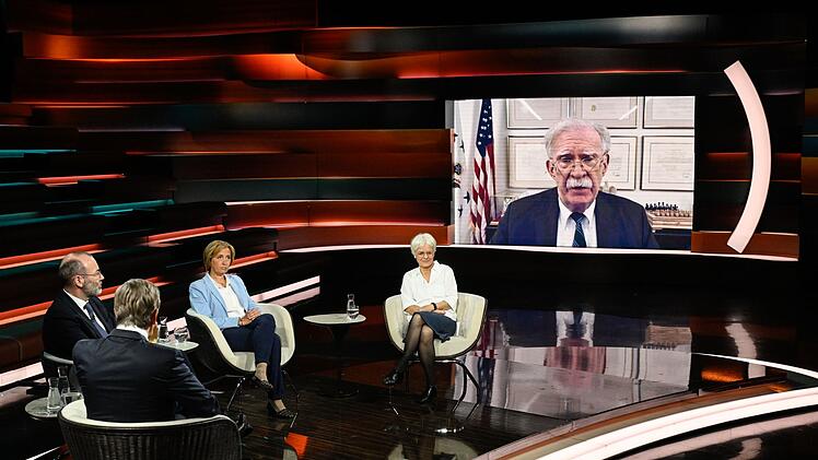 Zugeschaltet war der ehemalige US-Sicherheitsberater John Bolton (rechts).