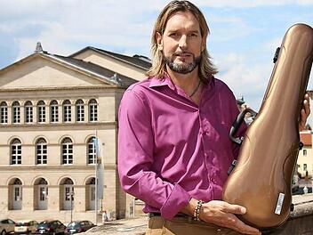 Der ursprüngliche Geigenkoffer "Air" ist zwar weiß, aber der Designer Markus Rink hat auch eine limitierte Auflage in Trendfarben entwickelt - für alle, die sich von der Masse abheben wollen. Foto: Helke Renner