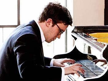 Brillanter Virtuose, einfühlsamer Musiker: Frank Dupree beeindruckt bei seinem Gastspiel im Coburg Haus Contakt. Foto: Jochen Berger