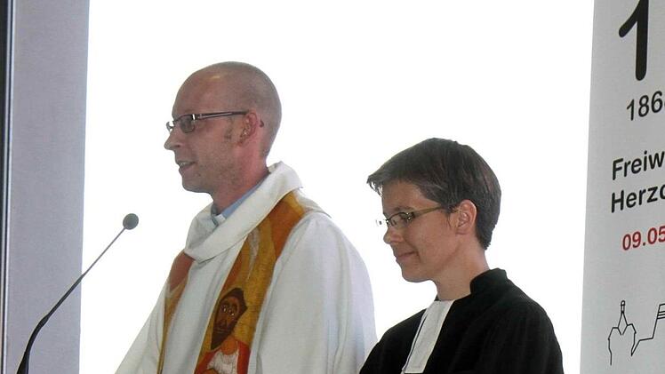 Kaplan Sebastian Schiller und Pfarrerin Andrea Schäfer