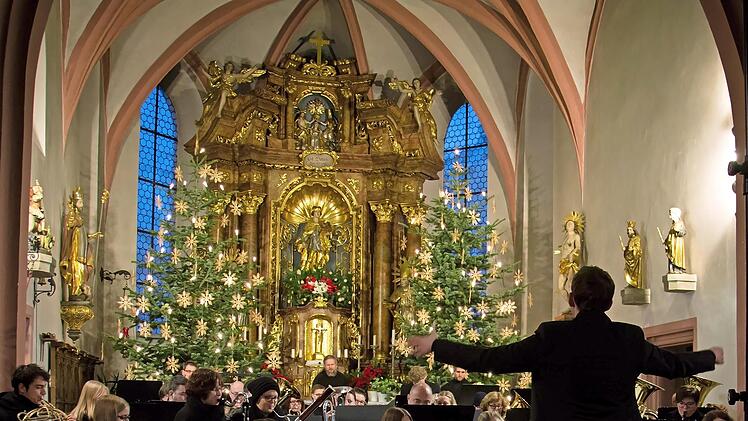 In der Pfarrkirche Burgebrach spielen die Ebrachtaler zu ihrem Neujahrskonzert auf.