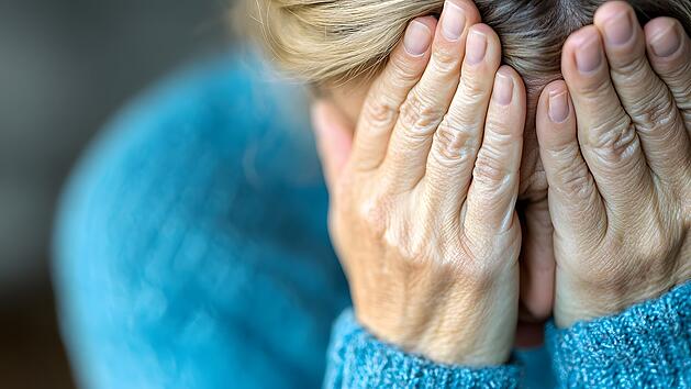 Rentnerin, Rente, Verzweifelt, Armut, Witwenrente