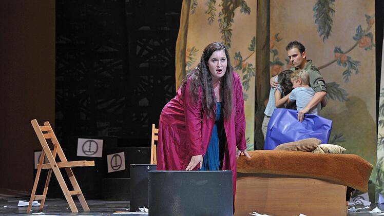 Szene aus Bellinis "Norma" am Landestheater Coburg.Foto: Andrea Kremper