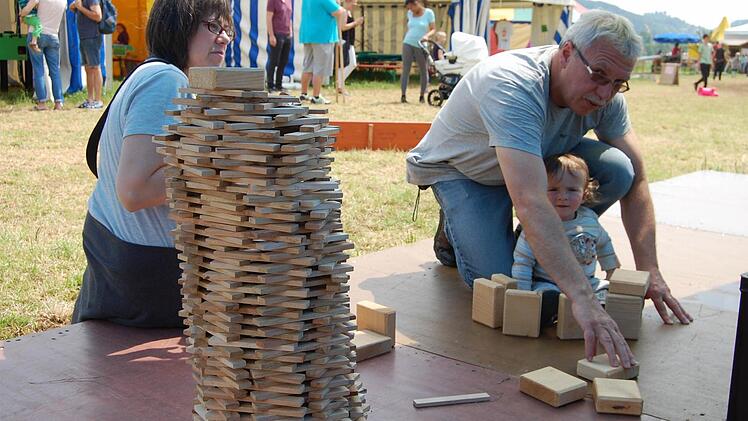 Zelttheaterwoche 2016: Stein auf Stein.... Foto: Sigismund von Dobschütz