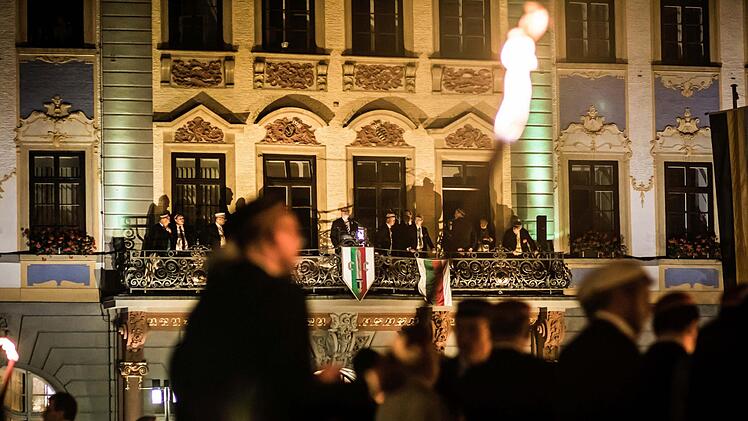 Impressionen vom CC-Fackelzug und er Mahnstunde auf dem Coburger Markt.Foto: Jochen Berger