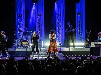 Reichlich Applaus gab es im Coburger Kongresshaus für die Konzert-Show "Abba Gold".Foto: Jochen Berger